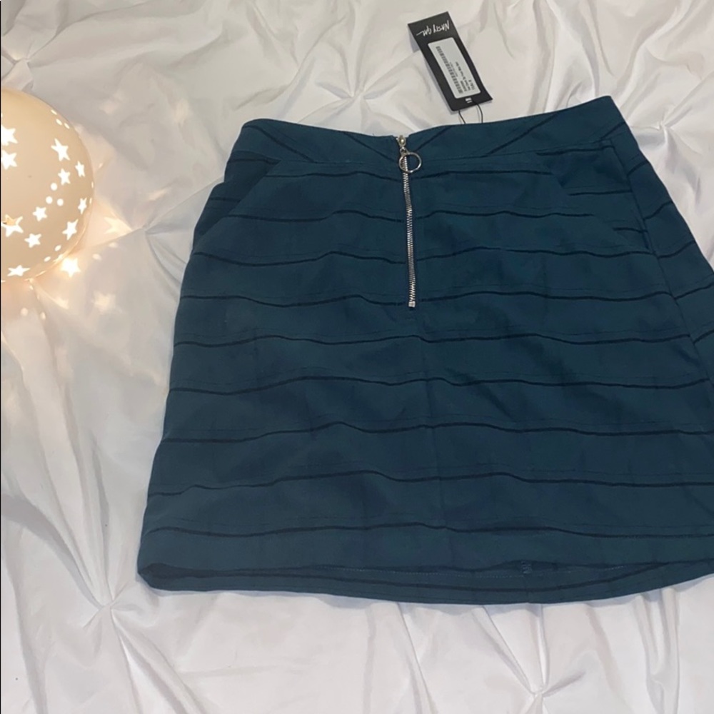 tealish/greenish skirt - Picture 2 of 3